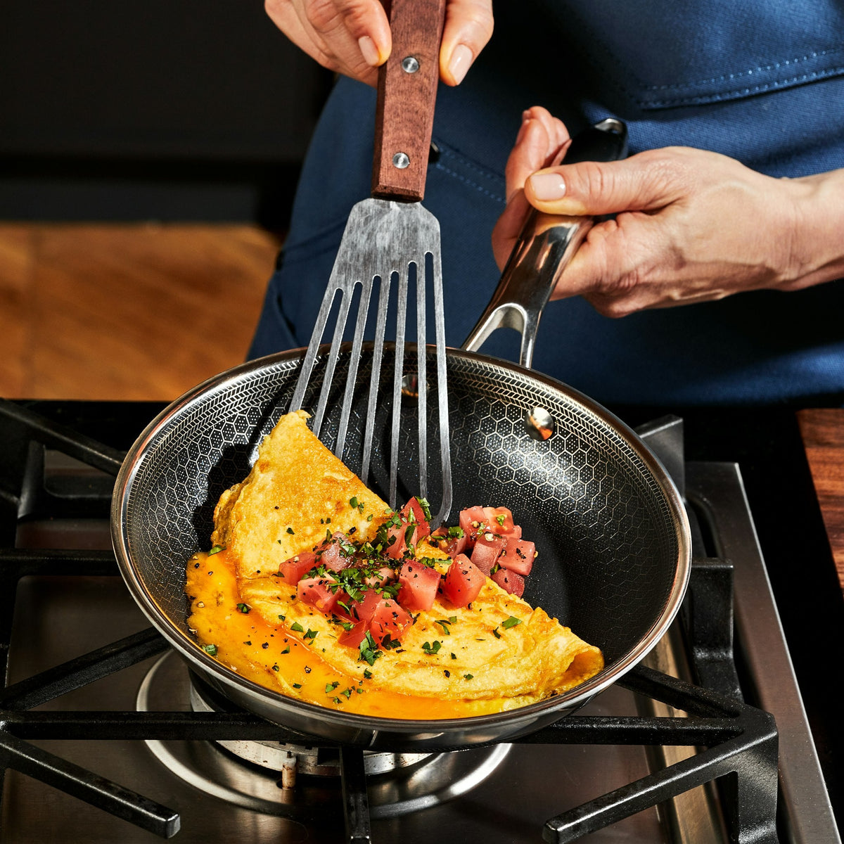 Cooking an omelet in HexClad hybrid fry pan