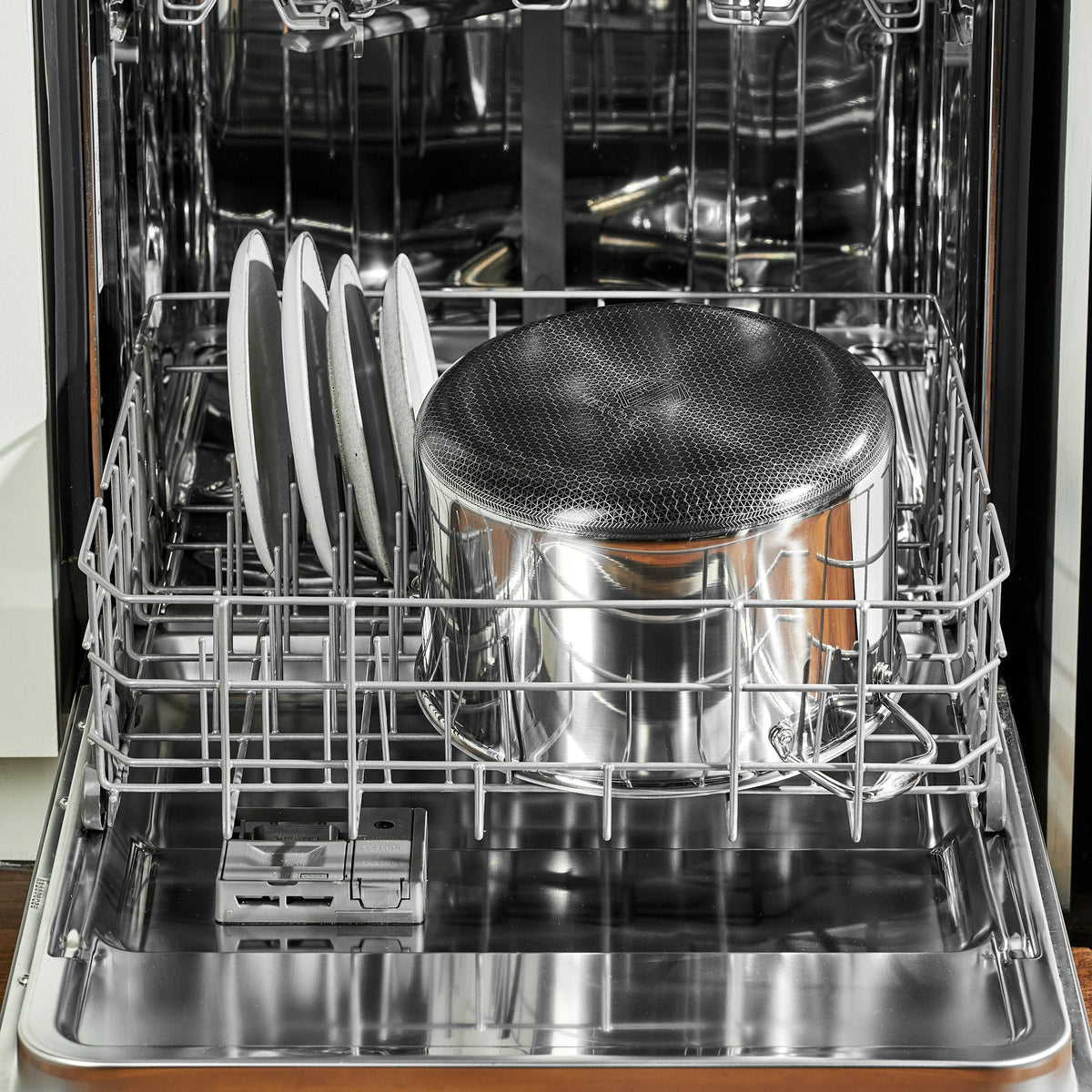 Hybrid Stock Pot with Lid, 10-Qt